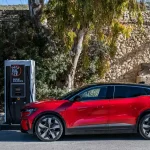 découvrez la renault mégane, alliant un design élégant à une recharge ultra-rapide pour une expérience de conduite moderne et performante.