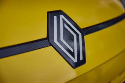 découvrez comment renault surmonte les défis de fiabilité grâce à des innovations technologiques et un engagement envers la qualité.