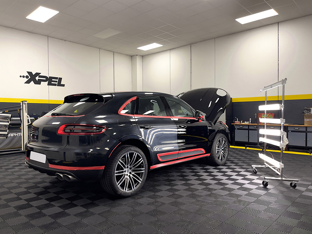 découvrez nos services professionnels de restauration carrosserie auto pour redonner à votre véhicule son aspect d'origine. réparation, peinture et rénovation personnalisée.