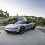 découvrez les premières images exclusives de la nouvelle voiture électrique rolls-royce, alliant luxe et innovation technologique pour une expérience de conduite unique.