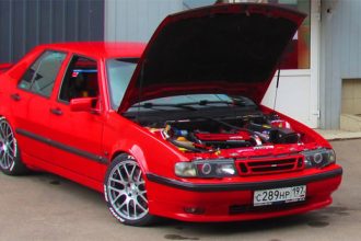 découvrez l'histoire de la saab 9000 (1985-1998), un modèle emblématique qui a marqué son époque par son design innovant et sa fiabilité, symbole d'une reconnaissance durable dans le monde automobile.