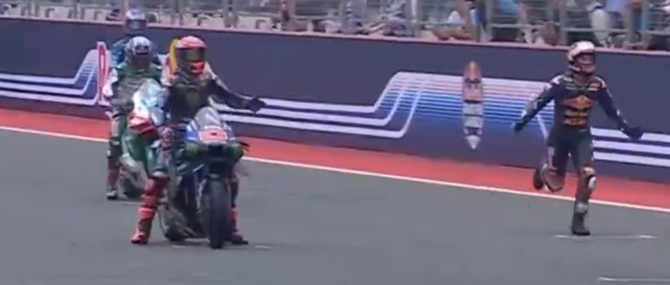 découvrez comment viñales a été libéré pour rejoindre ktm et ce que cela signifie pour sa carrière en motogp.