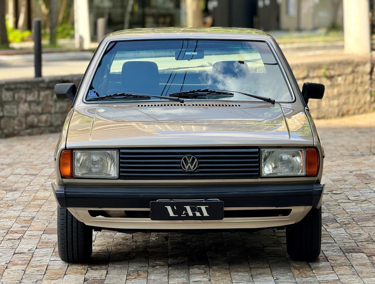 découvrez un voyage nostalgique à bord d'une vw polo 1983, un classique rétro alliant charme vintage et aventure unique.