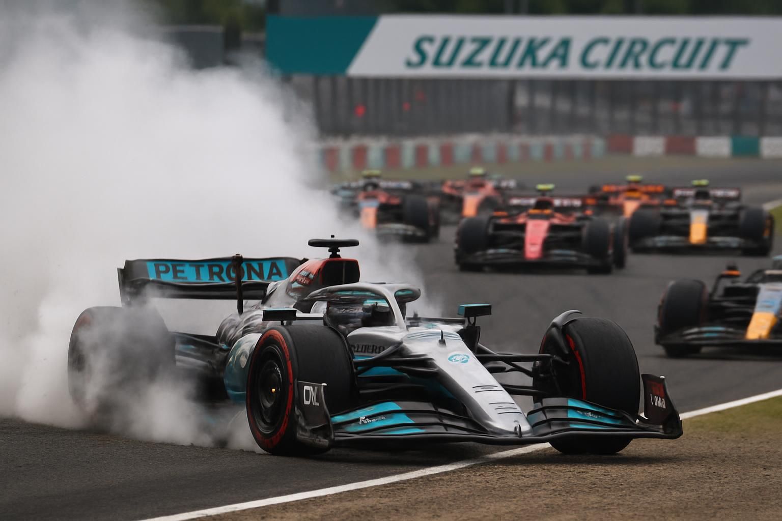 Grand Prix du Japon 2026 – Départ chaotique : les Mercedes déçoivent, une surprise mène la course ! revivez le départ chaotique du grand prix du japon 2026 avec des performances décevantes des mercedes et une surprise inattendue en tête de course. analyse et moments forts à ne pas manquer.
