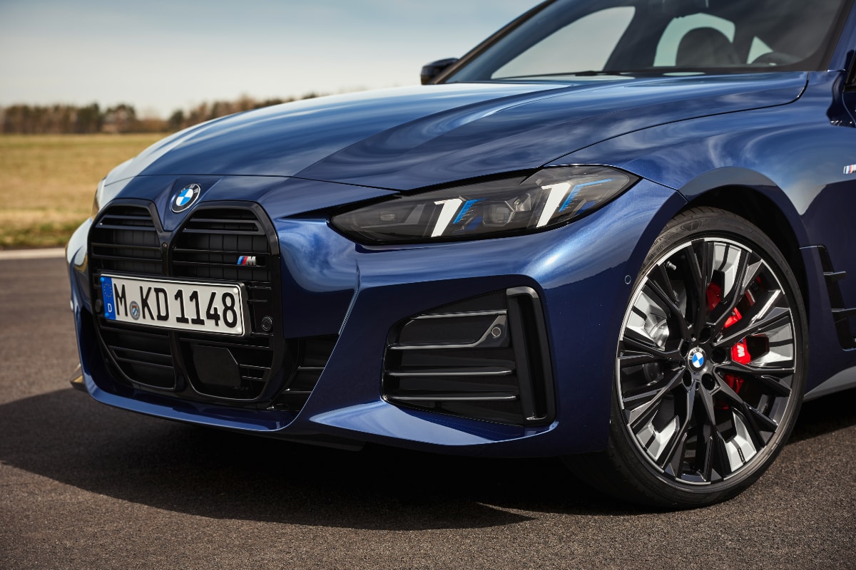 découvrez en exclusivité l'illustration du bmw i4, le coupé électrique alliant design innovant et performance écologique.