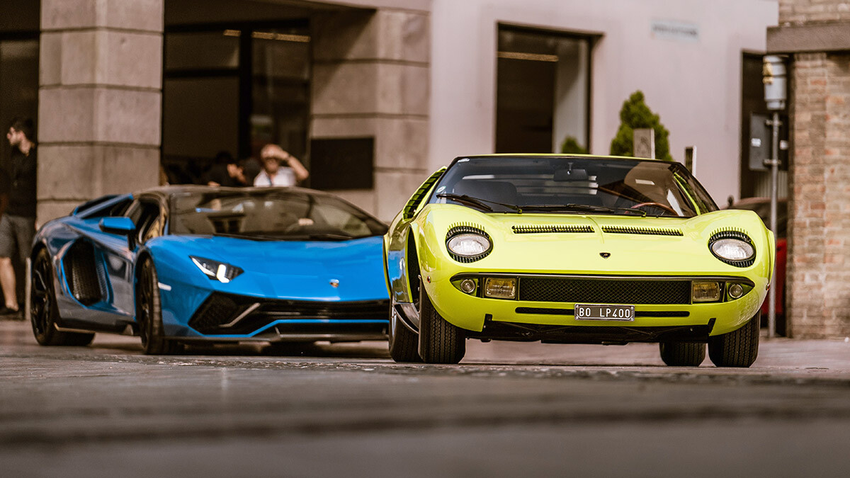 découvrez la lamborghini miura qui célèbre 60 ans d'innovation et de design emblématique, symbole de performance et d'élégance intemporelle.