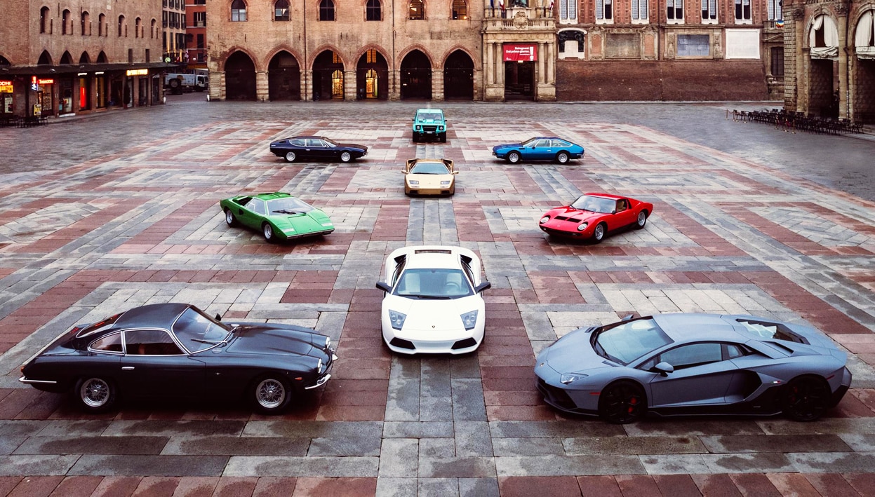découvrez la lamborghini miura, icône automobile, qui célèbre 60 ans d'innovation et de design révolutionnaire.