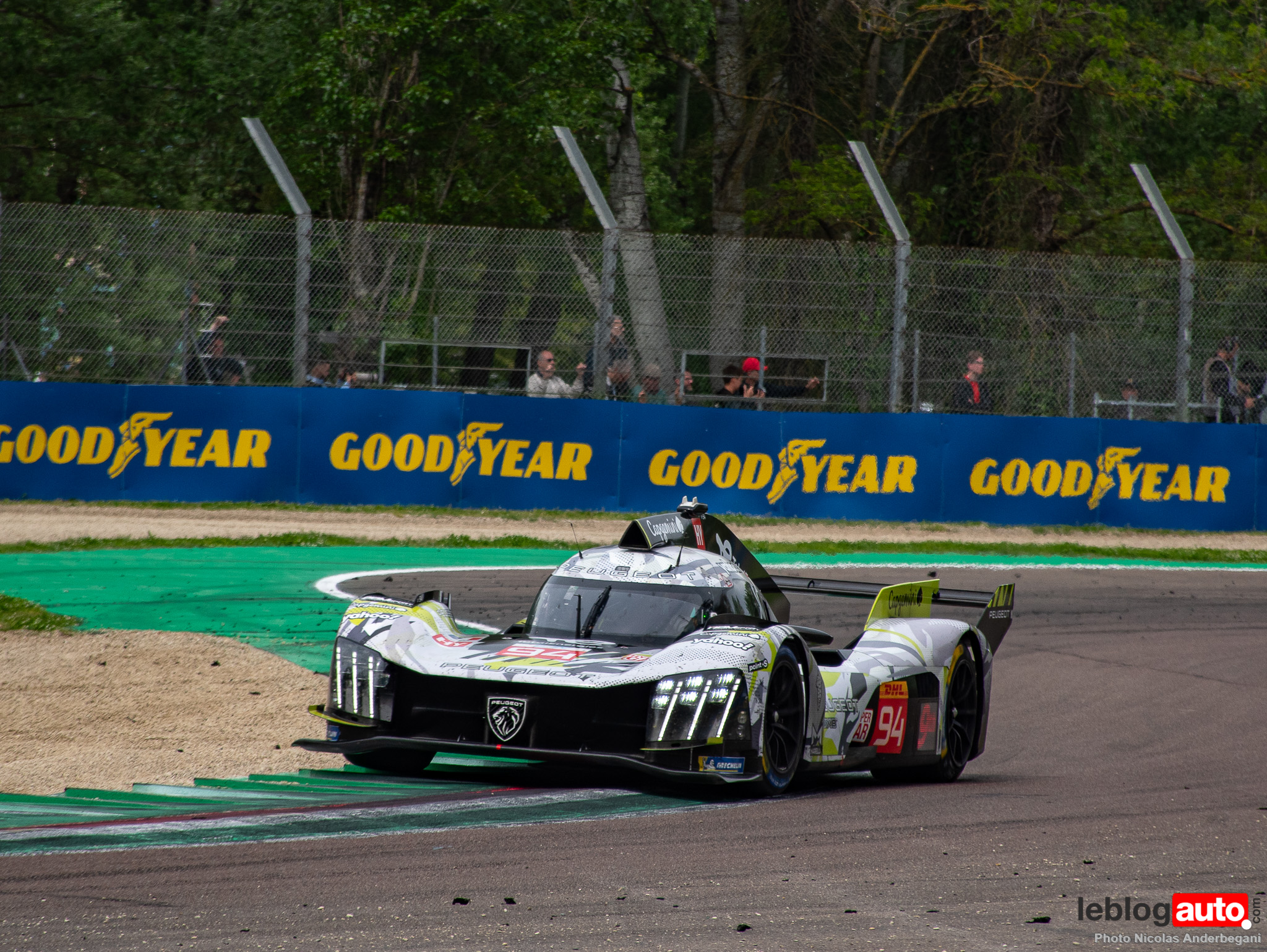 découvrez le prologue palpitant du wec qui se déroule à imola, un avant-goût intense de la compétition automobile internationale.