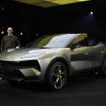 découvrez la première prise en main du lotus eletre, le suv hybride rechargeable alliant performance et durabilité pour une conduite innovante.