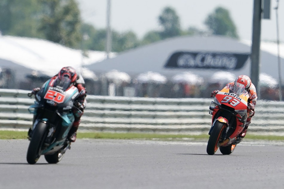 découvrez les réactions de márquez après sa course à buriram, où il est resté calme malgré les défis sur la piste.