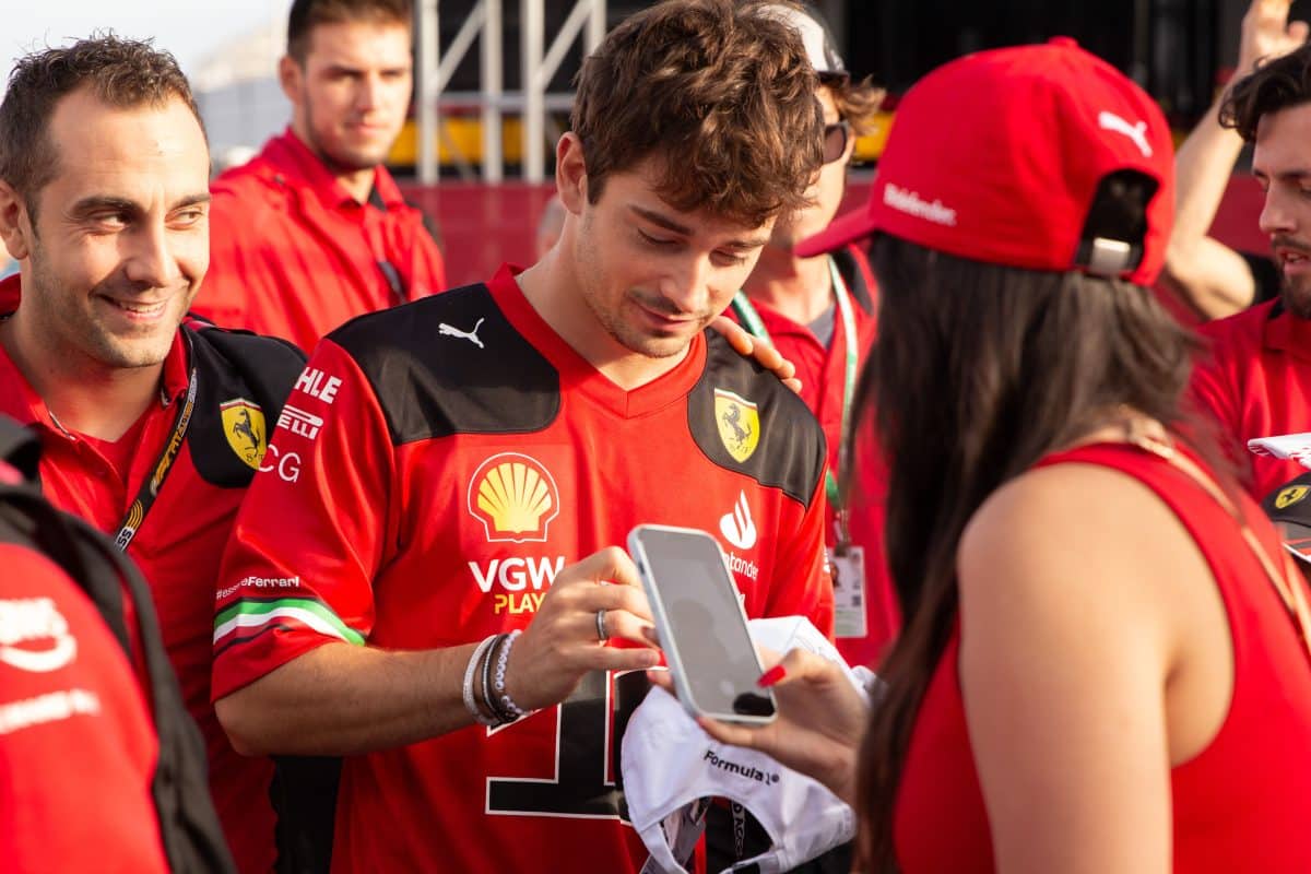 découvrez les réactions des pilotes regrettant leur contrat signé jusqu'en 2027 après le grand prix, et les enjeux qui en découlent.