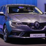 découvrez comment les publicités auto ciblent efficacement les jeunes conducteurs et les acheteurs seniors, en adaptant les messages et offres pour chaque génération.