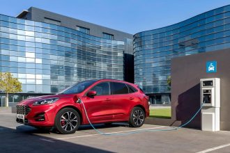 informations importantes sur le rappel du ford kuga hybride : sécurité, mises à jour et procédures à suivre pour les propriétaires.