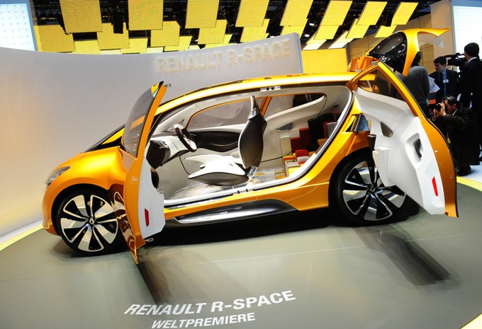 découvrez le renault r-space lab, un intérieur futuriste alliant design innovant et inspirations bmw pour une expérience de conduite unique.