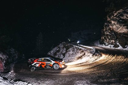 solberg prend l'avantage en devançant evans et ogier dans une course palpitante.