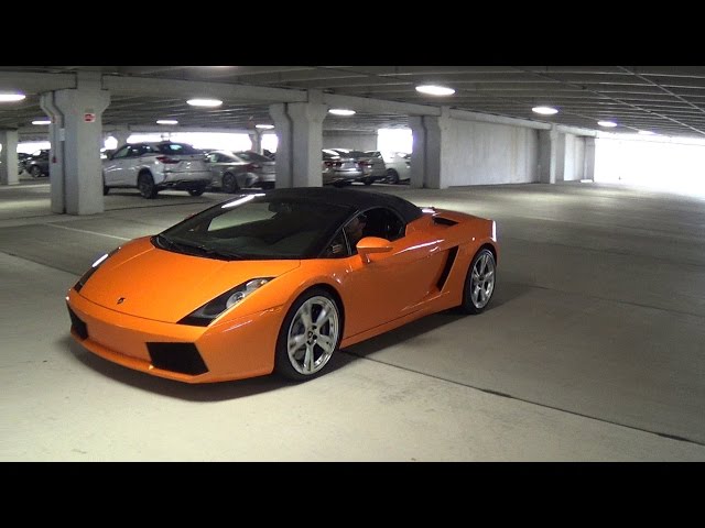 une tempête spectaculaire engloutit des supercars lors de moda miami, causant des dégâts impressionnants et captivant les passionnés d'automobiles.