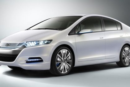 découvrez la fin d'une ère pour les voitures hybrides avec la toyota prius et la honda insight, deux modèles emblématiques qui marquent un tournant dans l'industrie automobile.