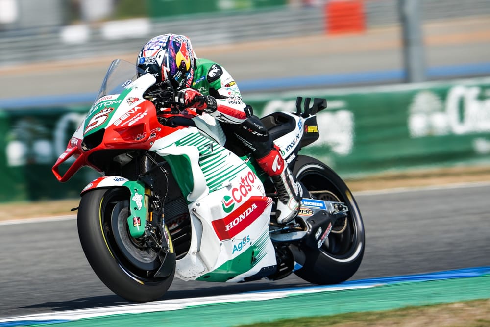 johann zarco explore de nouvelles pistes et cherche des détails techniques pour améliorer les performances de sa moto honda en compétition.