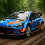hyundai rend hommage à craig breen avec une livrée spéciale, trois ans après son souvenir, célébrant son héritage et sa passion en rallye.