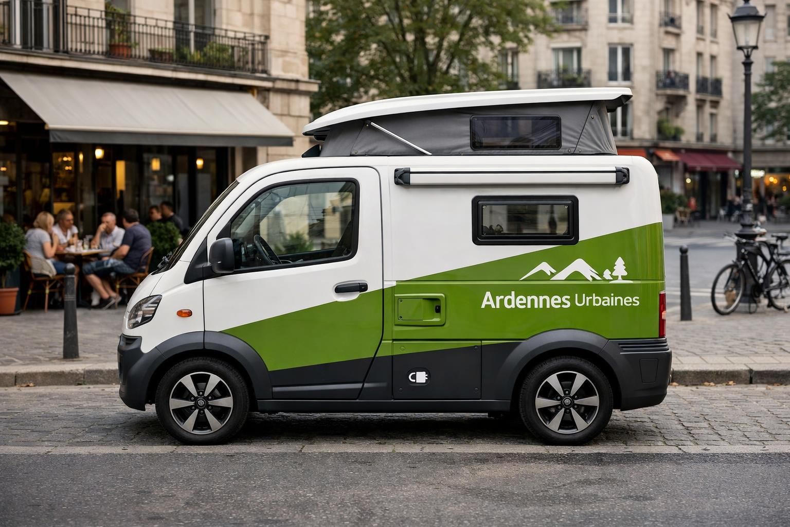 découvrez le camping-car électrique le plus compact d'europe, plus petit qu'une twingo, pour des voyages écologiques et pratiques en toute liberté.