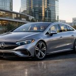 découvrez la mercedes eqs restylée avec un design moderne, des technologies de pointe et une autonomie exceptionnelle dépassant les 900 km pour une expérience de conduite unique.