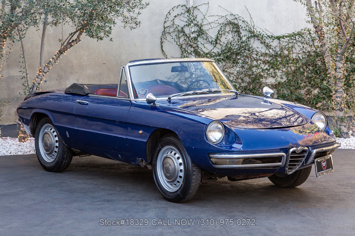 découvrez l'alfa romeo spider et célébrez les 60 ans de la légendaire duetto, un classique intemporel alliant élégance et performance italienne.