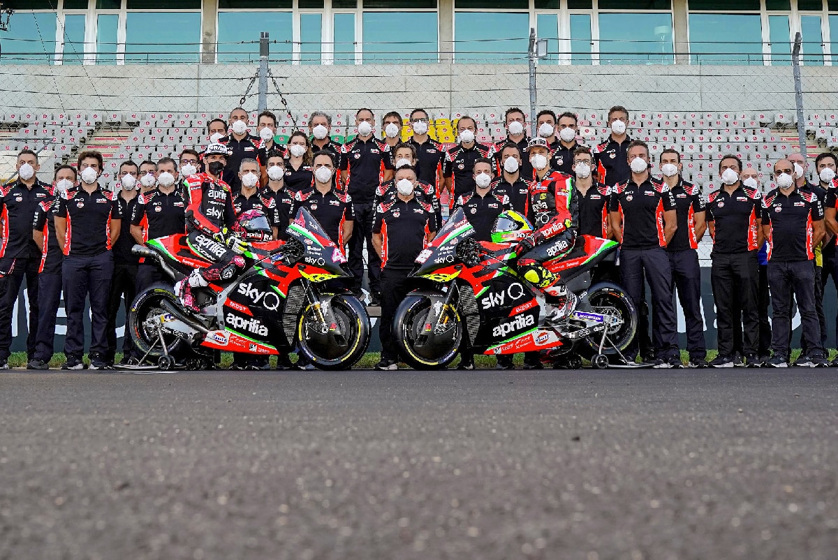 aprilia lance les essais de sa moto motogp 850cc, une étape clé pour préparer la nouvelle saison de course avec performance et innovation.