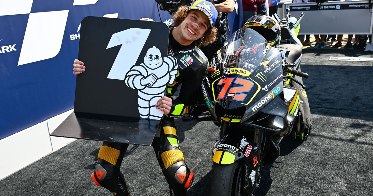 revivez la confrontation intense où álex a vaincu bezzecchi dans une course mémorable.