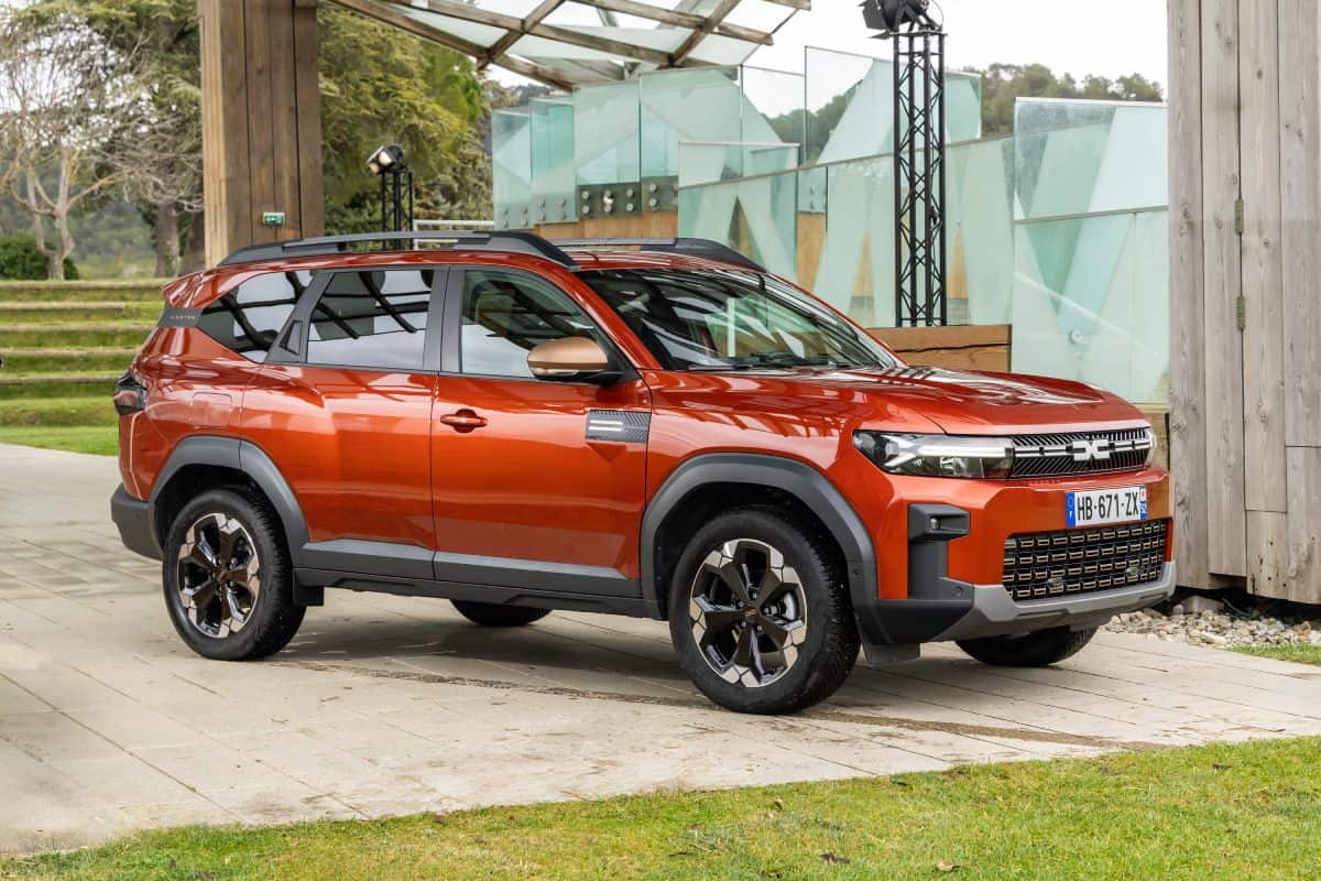 découvrez la dacia sandero 4 électrique : un concentré de style moderne et d'innovation technologique pour une expérience de conduite écologique et dynamique.