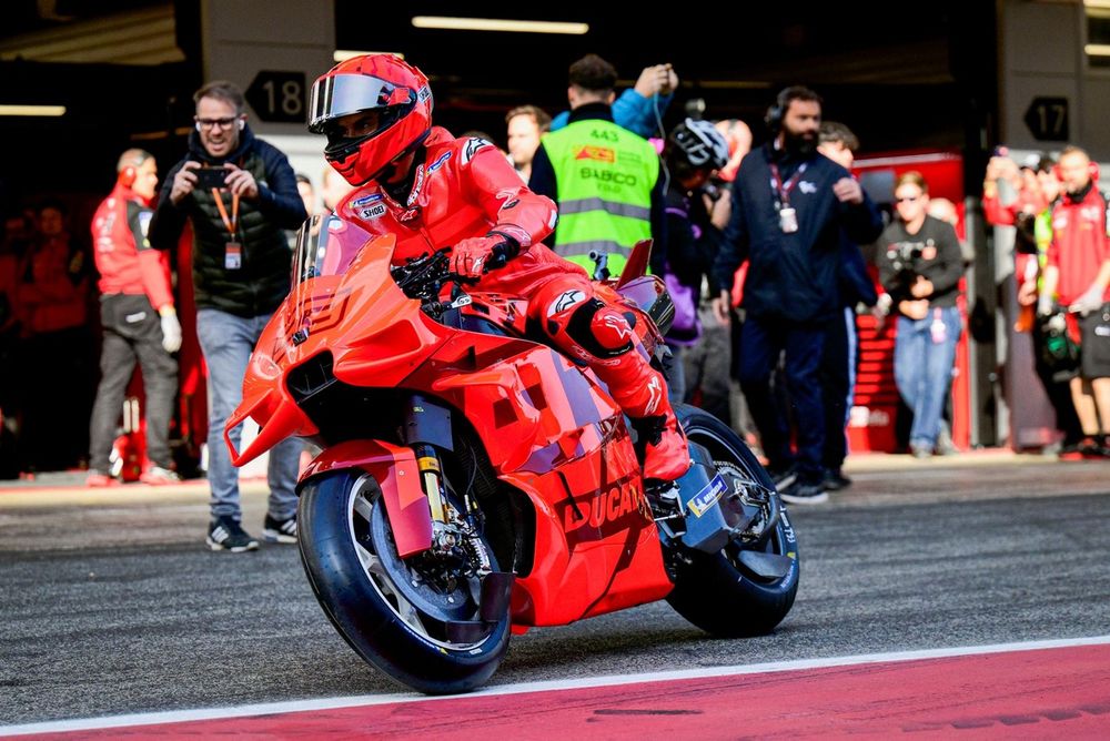 ducati impressionnée par le rythme exceptionnel de márquez lors des dernières courses, soulignant son talent et sa détermination inégalés.