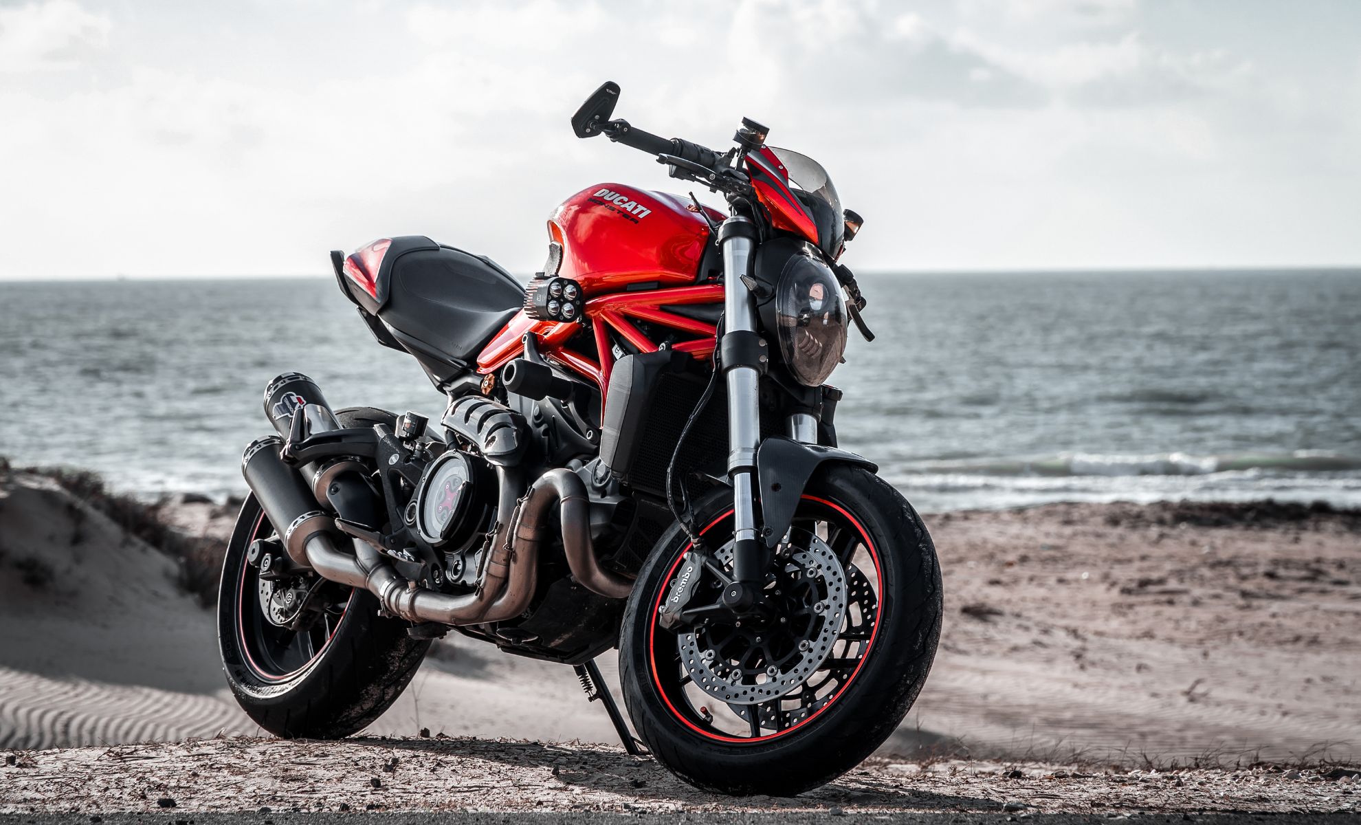 découvrez comment ducati s'inspire d'aprilia pour un nouveau tournant innovant dans l'univers de la moto, alliant performance et design.