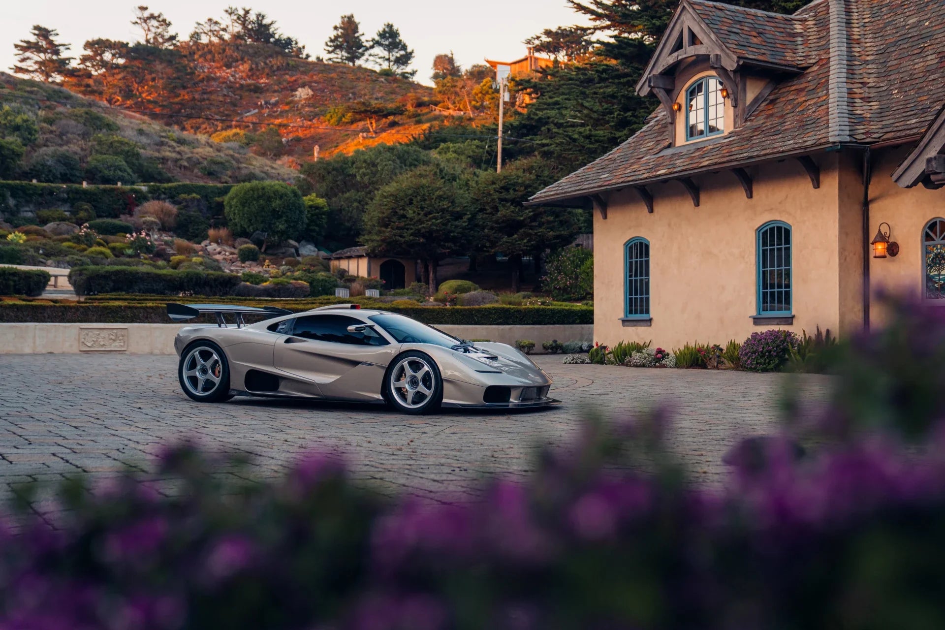 Ford tient le rythme pour son entrée tant attendue en catégorie Hypercar ford continue de dominer la scène des hypercars en maintenant un rythme impressionnant, alliant performance et innovation technologique.