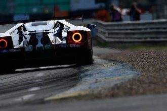 découvrez comment ford maintient son engagement et sa performance dans la catégorie hypercar, repoussant les limites de la technologie et de la vitesse.