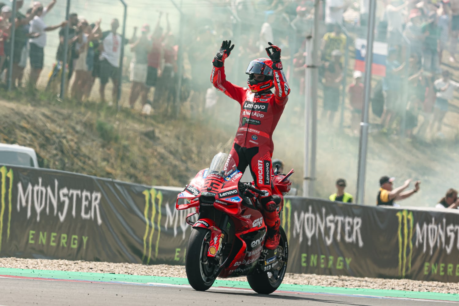 découvrez les progrès réalisés par márquez avec ducati, une évolution prometteuse pour la saison à venir.