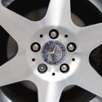 découvrez la mercedes e 500 limited, un nouveau modèle d'exception exposé au musée, alliant luxe et performance historique.