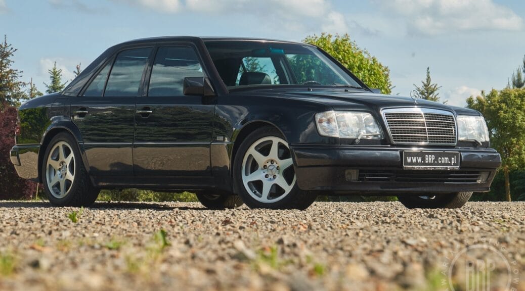 découvrez le nouveau modèle exclusif mercedes e 500 limited, désormais exposé au musée. une édition rare alliant luxe et performance, à ne pas manquer.