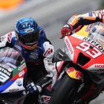 découvrez les raisons du retard dans la signature des contrats des constructeurs en motogp et les enjeux qui en découlent.