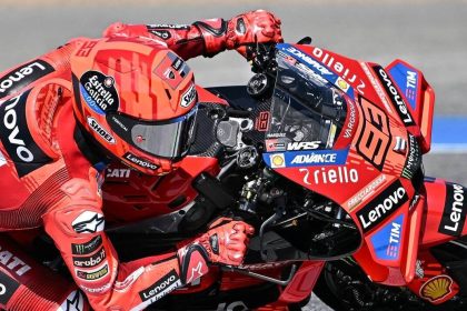 découvrez les premiers tours de la ducati 850cc et laissez-vous séduire par une impression positive alliant puissance et performance.