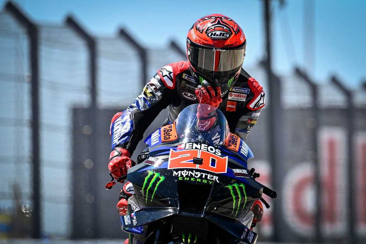 découvrez la réaction étonnée de quartararo face à la performance impressionnante de razgatlioglu lors de la course à austin.