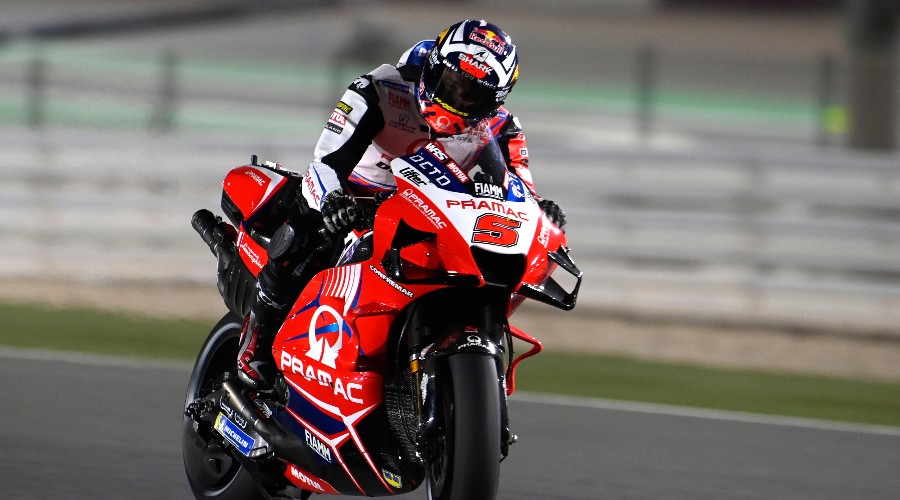 johann zarco exprime son admiration pour le talent de joan mir en matière de freinage, soulignant sa précision et son audace sur la piste.