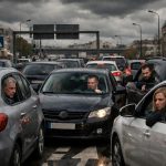 découvrez pourquoi 98 % des conducteurs français se sentent victimes des autres sur la route, un mythe dangereux qui influence leur comportement au volant.