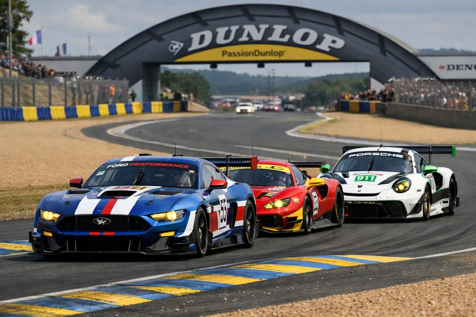 découvrez la mise à jour majeure gratuite du jeu vidéo officiel des 24h du mans, avec de nouvelles fonctionnalités, voitures et améliorations pour une expérience de course encore plus immersive.