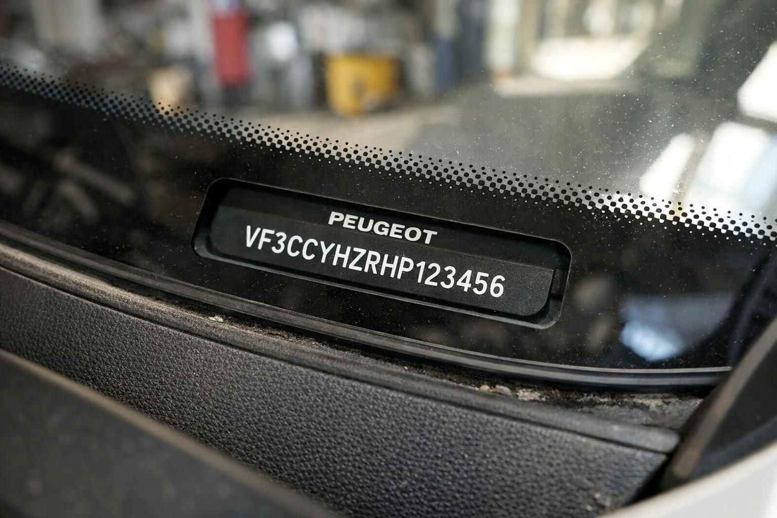 découvrez pourquoi plus de 600 000 peugeot 208 sont rappelées à cause d'un défaut surprenant : un moteur qui émet un bruit anormalement faible, pouvant affecter la sécurité.