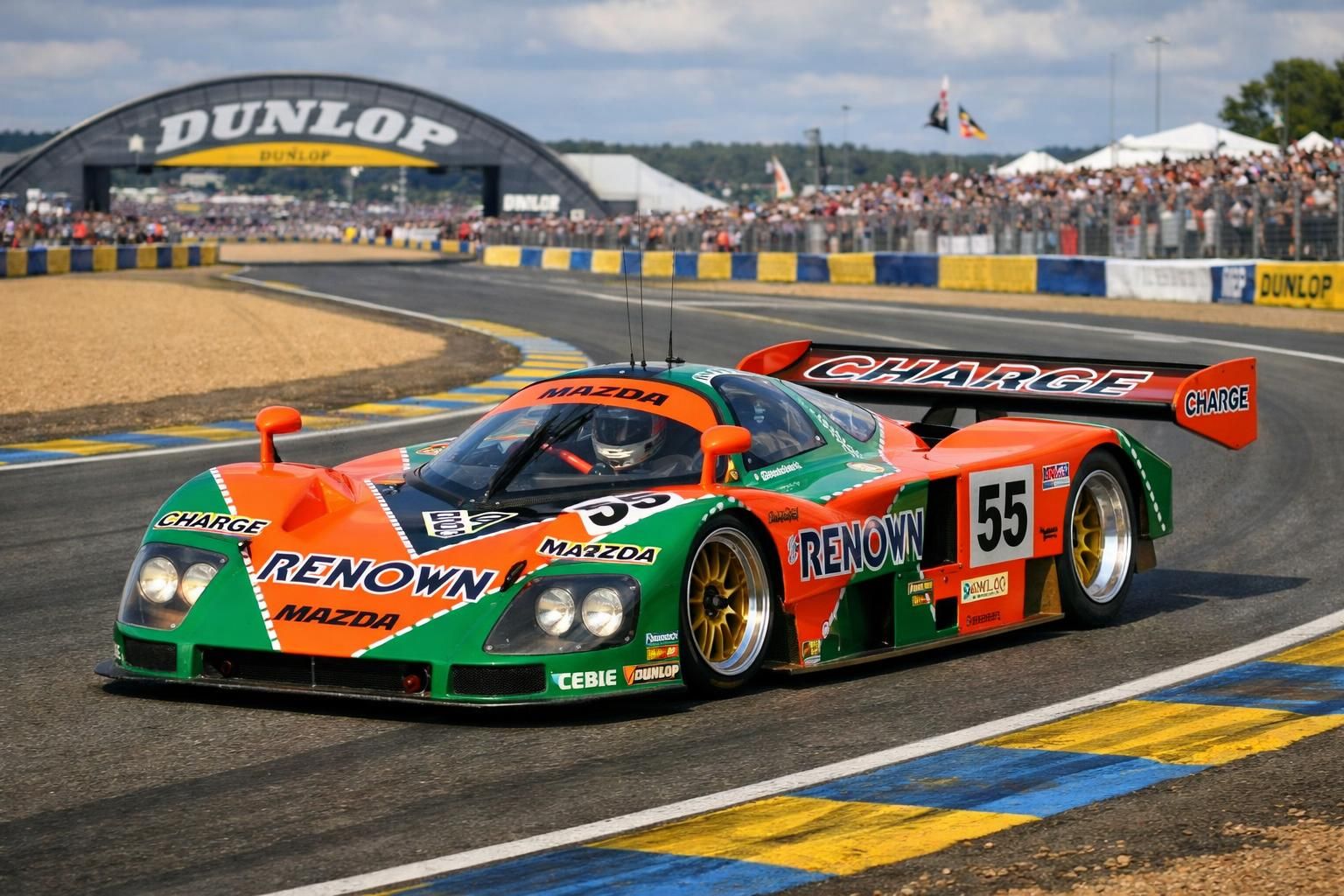 Vivez l’adrénaline : la McLaren de Senna et la tonitruante Mazda 787B rugissent au Mans Classic plongez dans l'émotion du mans classic avec la mclaren de senna et la légendaire mazda 787b, deux bolides qui vibrent d'adrénaline et de puissance sur le mythique circuit.