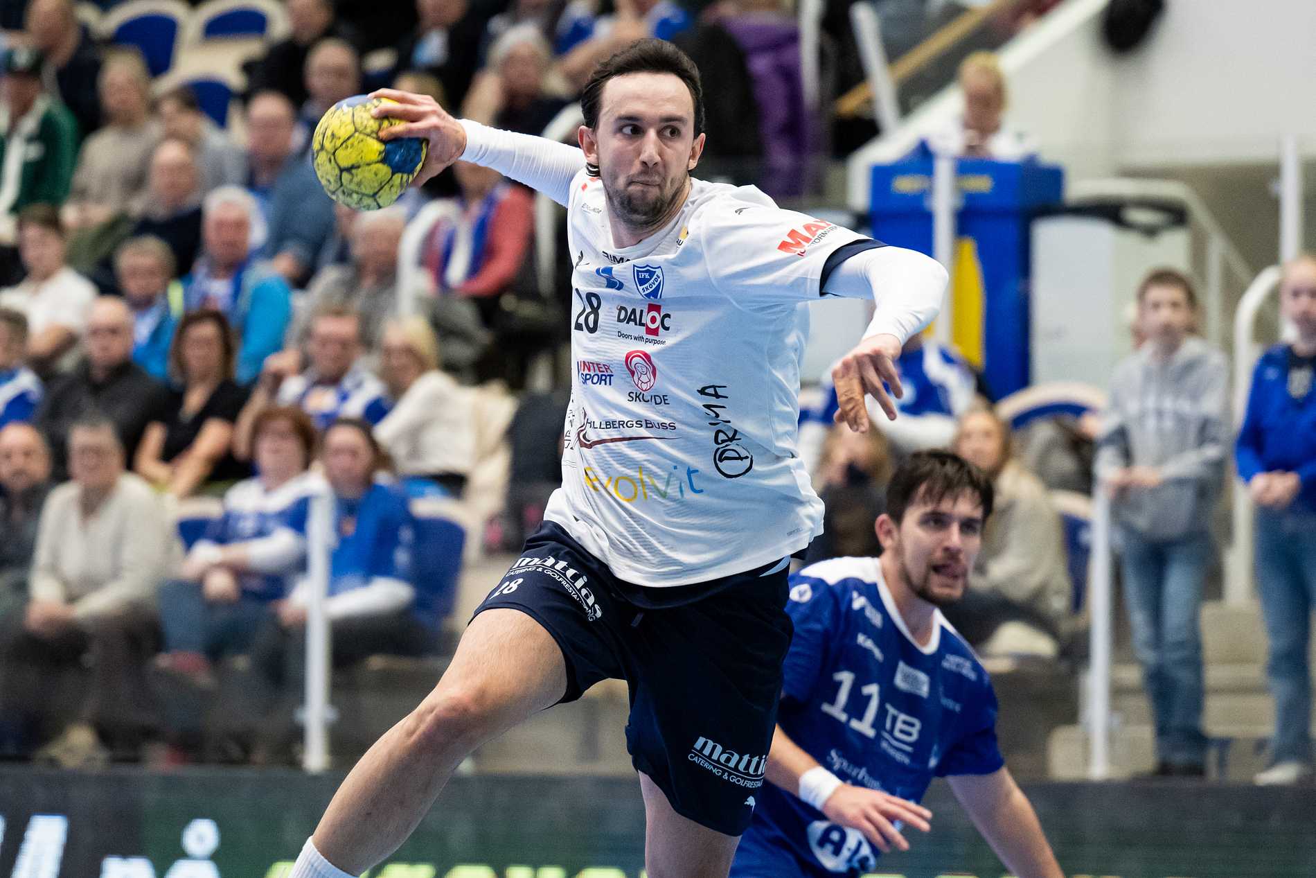 Un Championnat à Suspense : Huit Pilotes Séparés par À Peine 63 Points Avant la Mi-Saison découvrez le championnat palpitant où 8 pilotes se tiennent en seulement 63 points à mi-saison, promettant une lutte intense jusqu'à la fin.