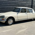 découvrez la citroën 2cv cocorico 1986, l'icône tricolore qui incarne le charme et l'élégance à la française. un classique intemporel célébrant le patrimoine automobile français.