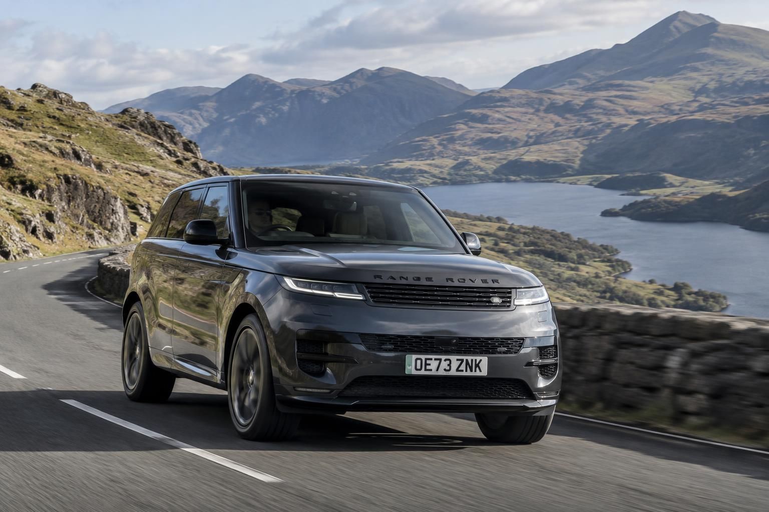 Range Rover Sport électrique : 550 ch et jusqu’à 609 km d’autonomie, les chiffres clés découvrez les chiffres clés du range rover sport électrique : 550 ch, jusqu’à 609 km d’autonomie et les performances de ce suv premium.