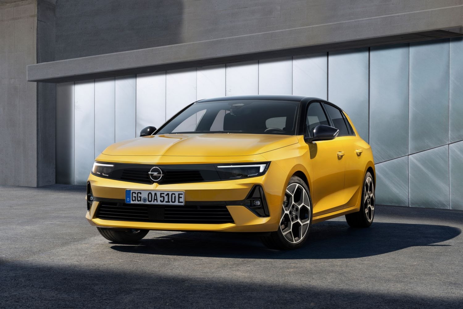 découvrez l'opel tigra v6 1996, un modèle extrême et unique alliant performance et design distinctif pour les passionnés d'automobile.