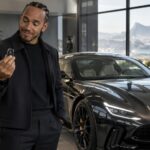 « Je n’avais jamais démarré ma voiture » : la surprenante confession de Lewis Hamilton lewis hamilton surprend avec une confession inattendue : il n’avait jamais démarré sa voiture. découvrez le contexte de cette révélation.