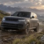 Range Rover électrique à l’essai : le luxe tout-terrain est-il encore meilleur en silence ? à l’essai, le range rover électrique conjugue luxe, silence et capacités tout-terrain. le passage à l’électrique sublime-t-il l’expérience ?